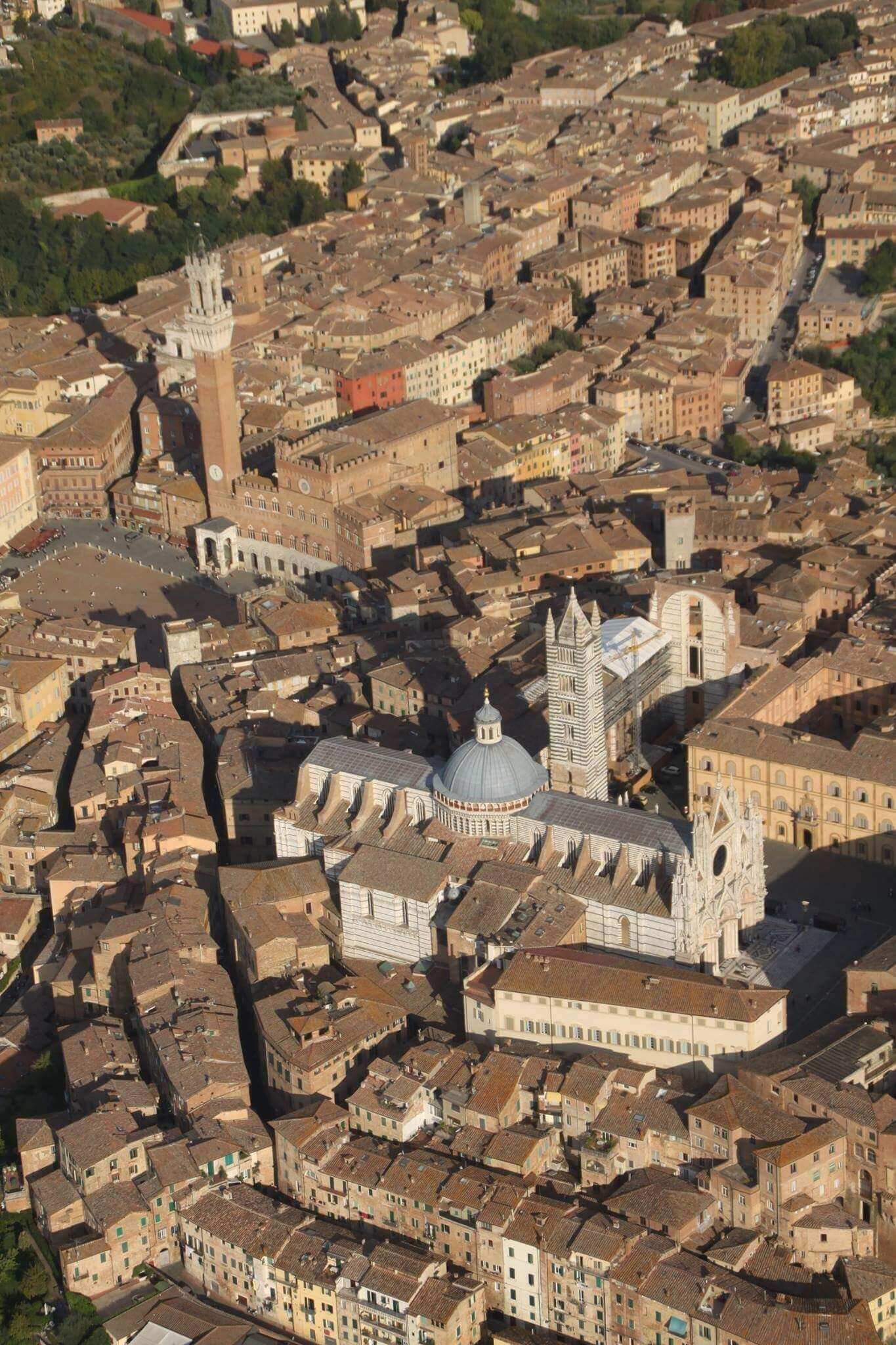 ../multimedia/img/immagini-di-paesaggi/Siena dall'alto.2.jpg
